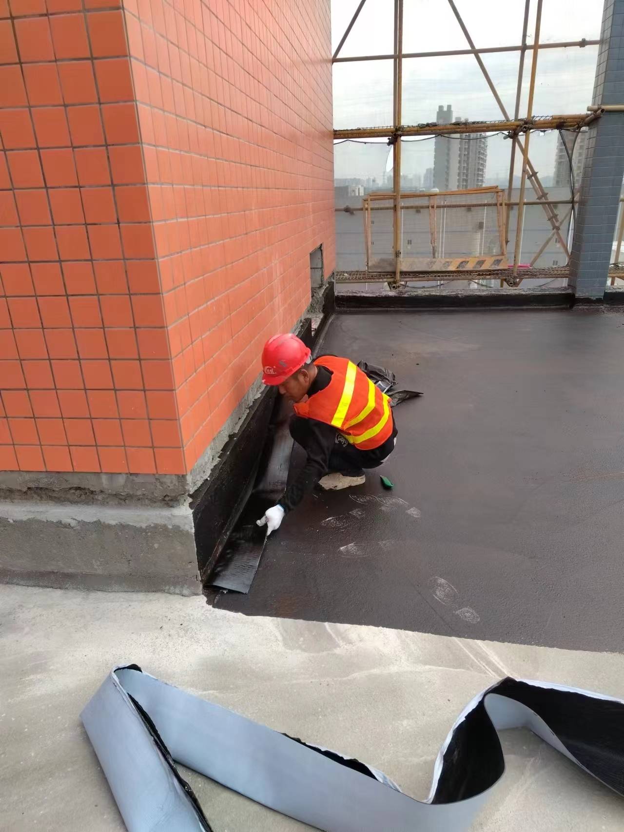 樓房水管漏水怎么辦？廣州本地專業防水補漏與管道安裝服務指南